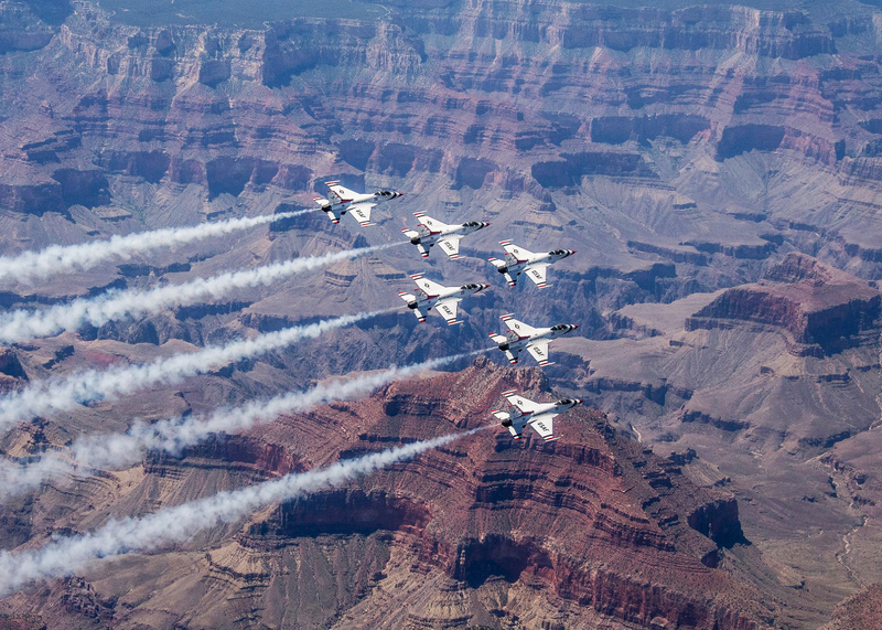 Illustration for article titled Look At These Striking Images Of The Thunderbirds Soaring Over Telluride